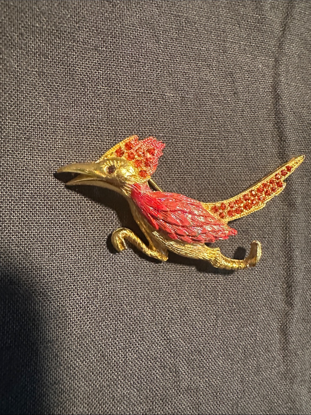 Vintage Roadrunner Ultra Gold Tone Brooch Lapel Pin Red Eye